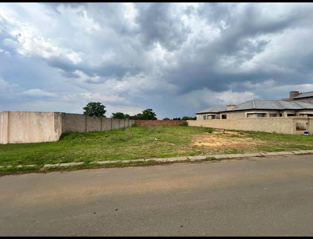 LAND FOR SALE IN SELCOURT